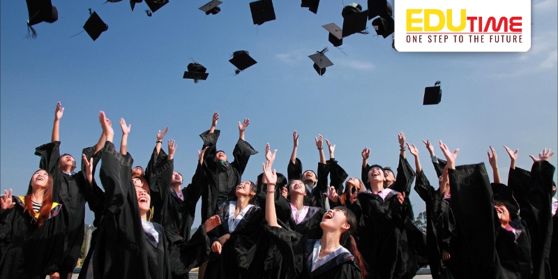 đối với các sinh viên đã tốt nghiệp đại học ở việt nam