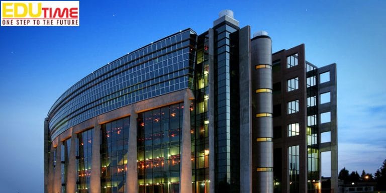 Săn học bổng trị giá 7500 CAD từ Lakehead University