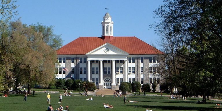 Săn học bổng du học Mỹ giá trị 8000 Usd từ James Madison