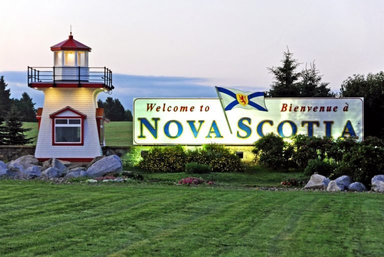 Tất tần tật chi phí du học THPT Canada tại Nova Scotia!