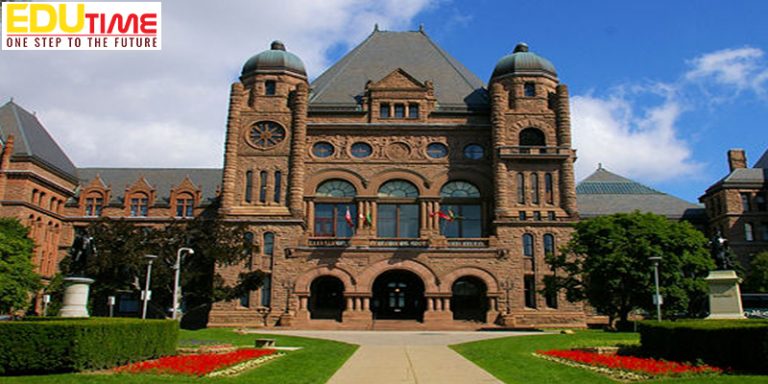 8 điều cần biết về ngôi trường hàng đầu Canada – Đại học Toronto